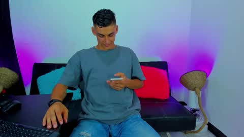 MAX     online show from 22, 10, 2025