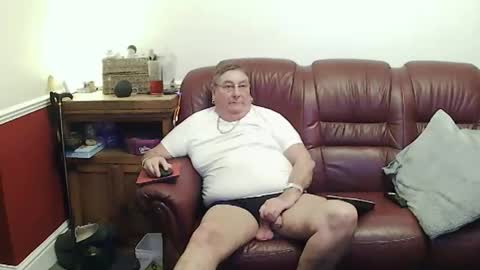 Snapshot of maxi_johnes chatting on 17, 4, 2026 MAX online show from 17, 4, 2026