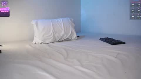 Snapshot of maxi_mux1 chatting on 5, 1, 2025 MAXI online show from 5, 1, 2025