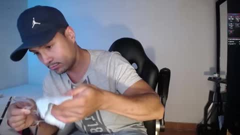 Snapshot of maxi_mux1 chatting on 7, 3, 2025 MAXI online show from 7, 3, 2025