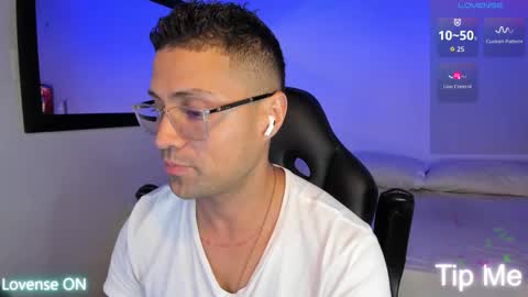 Snapshot of maxi_mux1 chatting on 17, 9, 2025 MAXI online show from 17, 9, 2025