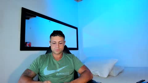 Snapshot of maxi_mux1 chatting on 26, 9, 2025 MAXI online show from 26, 9, 2025