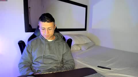 Snapshot of maxi_mux1 chatting on 20, 10, 2025 MAXI online show from 20, 10, 2025