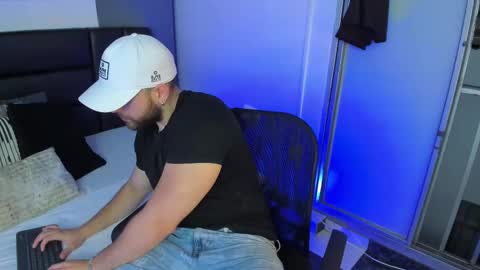 Snapshot of maxiimo_wolf chatting on 21, 2, 2025 Maximo Wolf online show from 21, 2, 2025