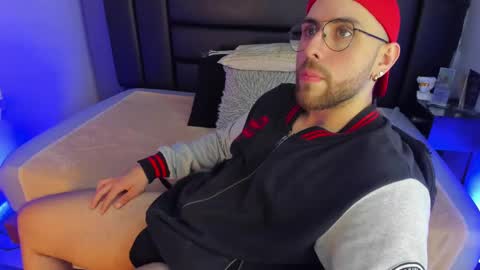 Snapshot of maxiimo_wolf chatting on 28, 2, 2025 Maximo Wolf online show from 28, 2, 2025