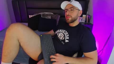 Snapshot of maxiimo_wolf chatting on 5, 3, 2025 Maximo Wolf online show from 5, 3, 2025