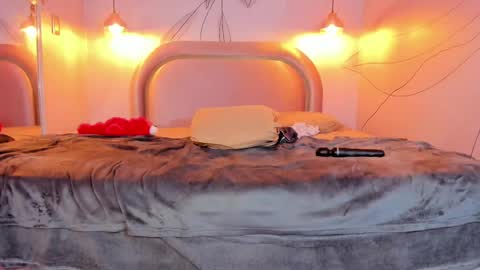 maxim online show from 12, 2, 2025