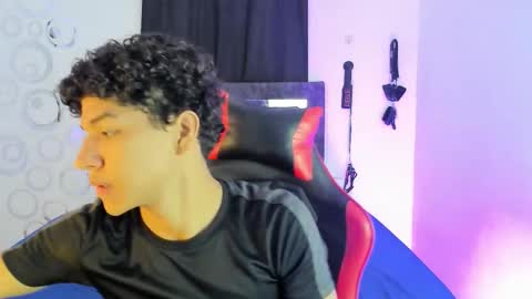 Snapshot of maximiliano_khalil chatting on 14, 11, 2025 Maximiliano online show from 14, 11, 2025