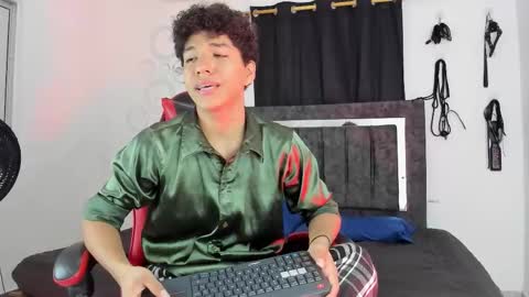 Snapshot of maximiliano_khalil chatting on 27, 11, 2025 Maximiliano online show from 27, 11, 2025