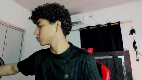 Snapshot of maximiliano_khalil chatting on 30, 11, 2025 Maximiliano online show from 30, 11, 2025