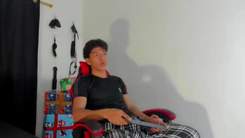 Snapshot of maximiliano_khalil chatting on 14, 12, 2025 Maximiliano online show from 14, 12, 2025