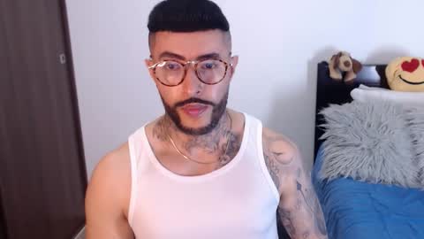 Snapshot of maximus_golden chatting on 12, 1, 2025 Independent Model online show from 12, 1, 2025