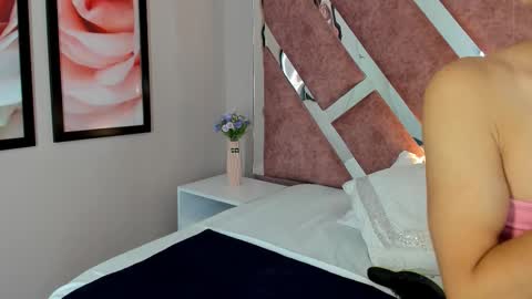 Maxi Rogers online show from 30, 11, 2025