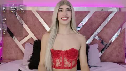 Snapshot of maxirogers chatting on 15, 4, 2026 Maxi Rogers online show from 15, 4, 2026