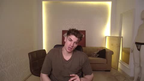 Snapshot of maxkaiden chatting on 5, 3, 2025 MaxKaiden online show from 5, 3, 2025