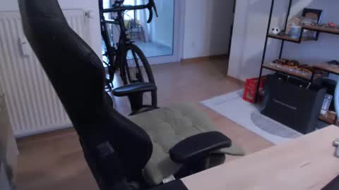 maxp0wer21 online show from 14, 12, 2024