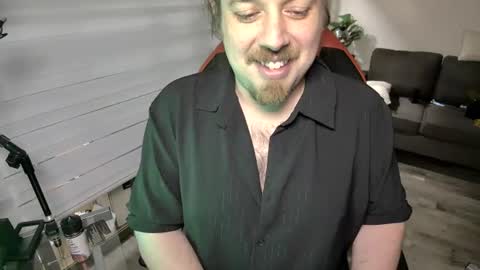 Snapshot of maxredz chatting on 5, 7, 2026 Max online show from 5, 7, 2026