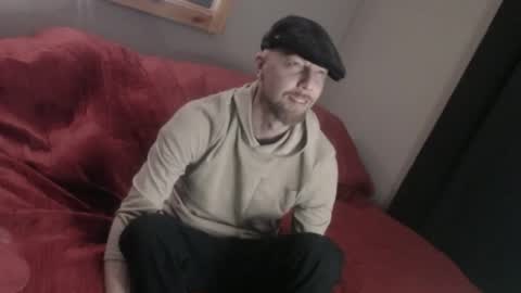 Snapshot of maxrouger chatting on 11, 4, 2026 MaxRouger online show from 11, 4, 2026