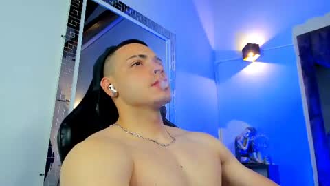 Snapshot of maxwell_dupont chatting on 13, 6, 2026 MAX online show from 13, 6, 2026
