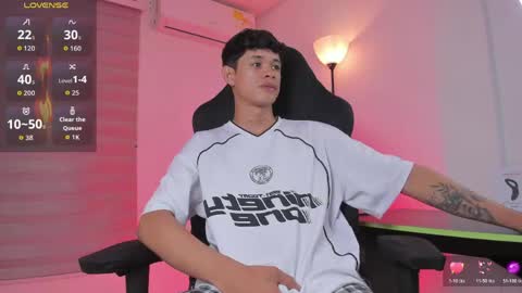 Snapshot of maxxx_0 chatting on 4, 6, 2026 max online show from 4, 6, 2026