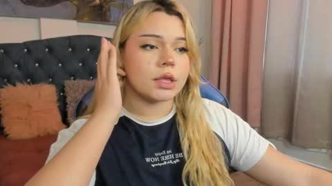 Maxine Minx online show from 27, 2, 2025