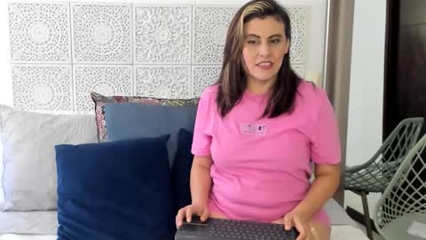 Snapshot of maxzy_star chatting on 5, 2, 2025 Victoria online show from 5, 2, 2025