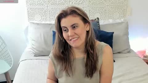 Snapshot of maxzy_star chatting on 7, 11, 2025 Victoria online show from 7, 11, 2025