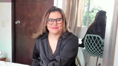Snapshot of maxzy_star chatting on 15, 4, 2026 Victoria online show from 15, 4, 2026