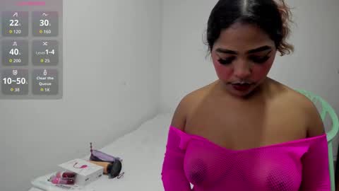 Snapshot of maya_graham_ chatting on 5, 10, 2025 Maya online show from 5, 10, 2025