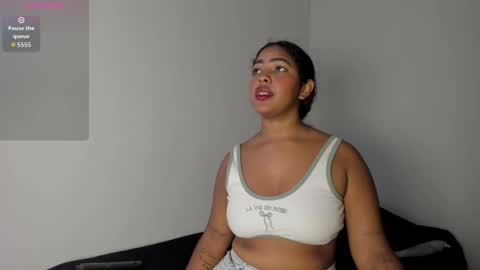 Snapshot of maya_graham_ chatting on 24, 11, 2025 Maya online show from 24, 11, 2025