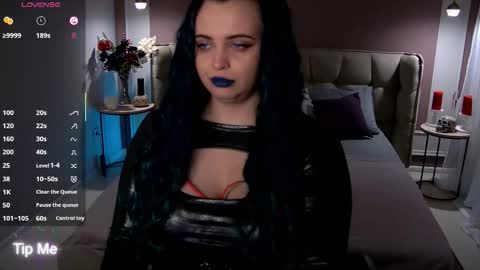 Maya Mils online show from 4, 10, 2025