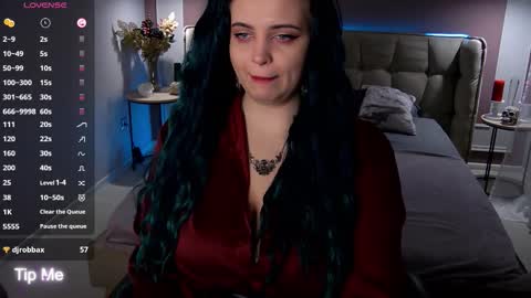 Maya Mils online show from 12, 10, 2025