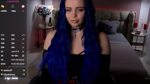 Maya Mils online show from 7, 11, 2025