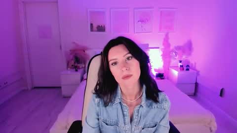 Snapshot of maya_sunshine chatting on 24, 10, 2025 Maya Follow me online show from 24, 10, 2025