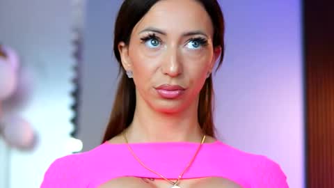 Snapshot of mayahipnoteyes chatting on 8, 9, 2025 Maya online show from 8, 9, 2025