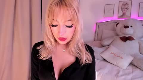 Mayajhons online show from 5, 11, 2025