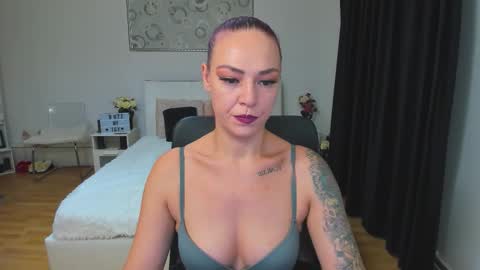 Snapshot of mayaweisss chatting on 20, 9, 2025 Maya online show from 20, 9, 2025