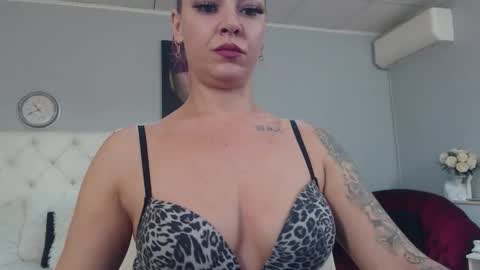 Snapshot of mayaweisss chatting on 13, 10, 2025 Maya online show from 13, 10, 2025