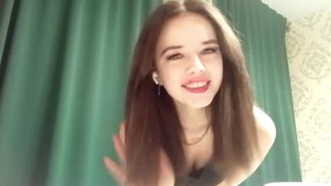 Snapshot of maybellebrimer chatting on 29, 10, 2025 Amelia online show from 29, 10, 2025