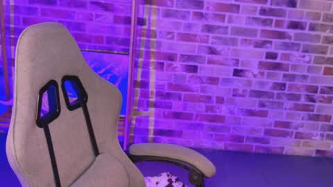 Snapshot of maybloom_ chatting on 15, 4, 2026 maybloom_ online show from 15, 4, 2026