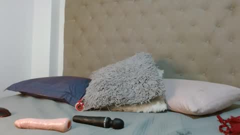 Snapshot of maydivaxox chatting on 15, 11, 2025 MAYA online show from 15, 11, 2025