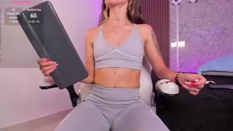 Snapshot of maye_wells_ chatting on 8, 7, 2026 Maye Wells online show from 8, 7, 2026