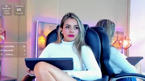 Snapshot of maylinfox chatting on 11, 1, 2025 MaylinFox online show from 11, 1, 2025