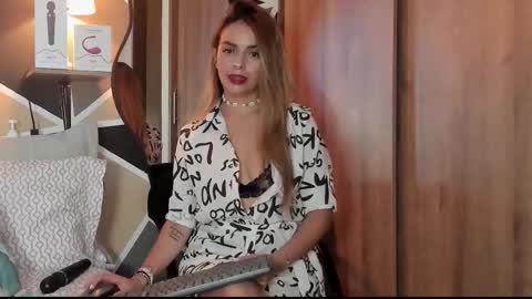 Snapshot of maylinfox chatting on 30, 9, 2025 MaylinFox online show from 30, 9, 2025