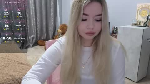 Snapshot of maymallorie chatting on 19, 2, 2025 may online show from 19, 2, 2025