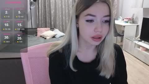 Snapshot of maymallorie chatting on 14, 9, 2025 may online show from 14, 9, 2025