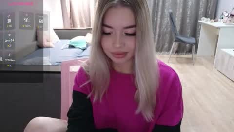 Snapshot of maymallorie chatting on 10, 10, 2025 may online show from 10, 10, 2025