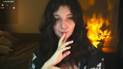 Snapshot of maymary_ chatting on 27, 10, 2025 Mary . online show from 27, 10, 2025