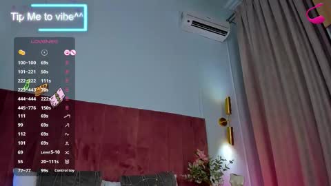 Snapshot of mayzzi chatting on 1, 10, 2025 MayaLevi online show from 1, 10, 2025