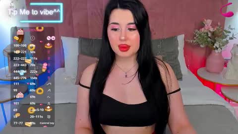 Snapshot of mayzzi chatting on 6, 10, 2025 MayaLevi online show from 6, 10, 2025